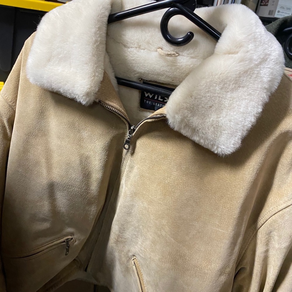 coat - Picture 2 of 3
